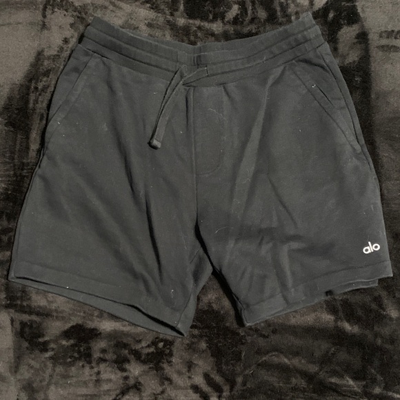 ALO Yoga Men's Dark Athletic Shorts - Picture 1 of 3